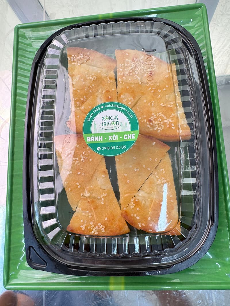 banh khoai mi dua non giao khach