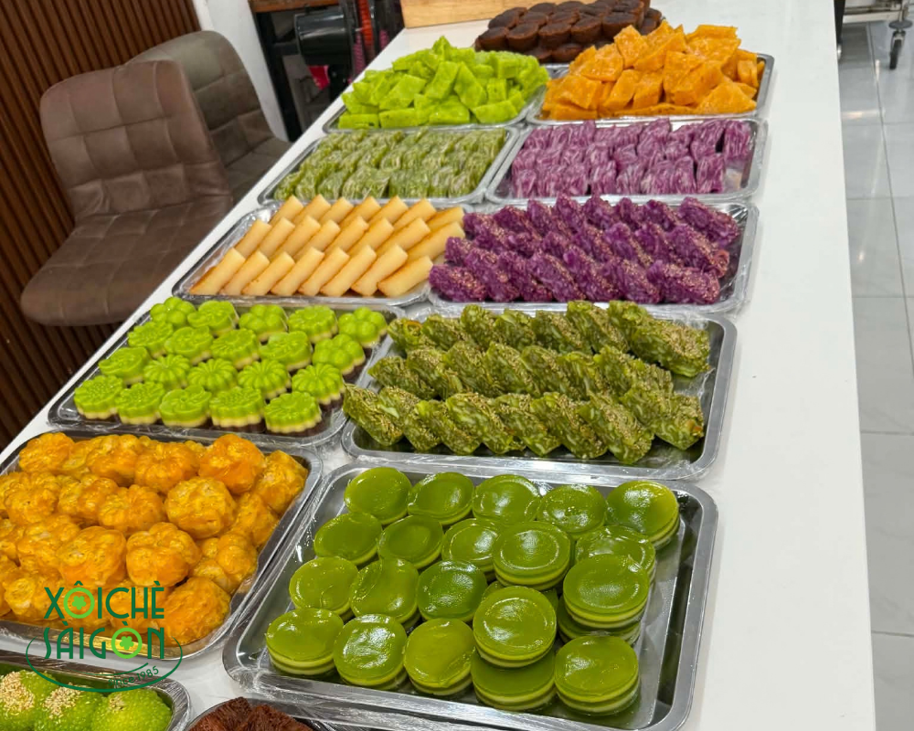 Bánh khoai môn mới nóng hổi ra lò liên tục mỗi ngày