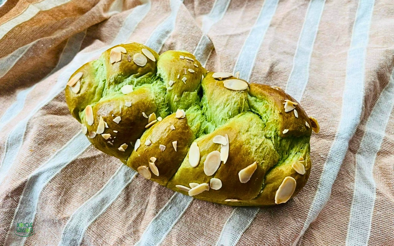 bánh mì hoa cúc trà xanh