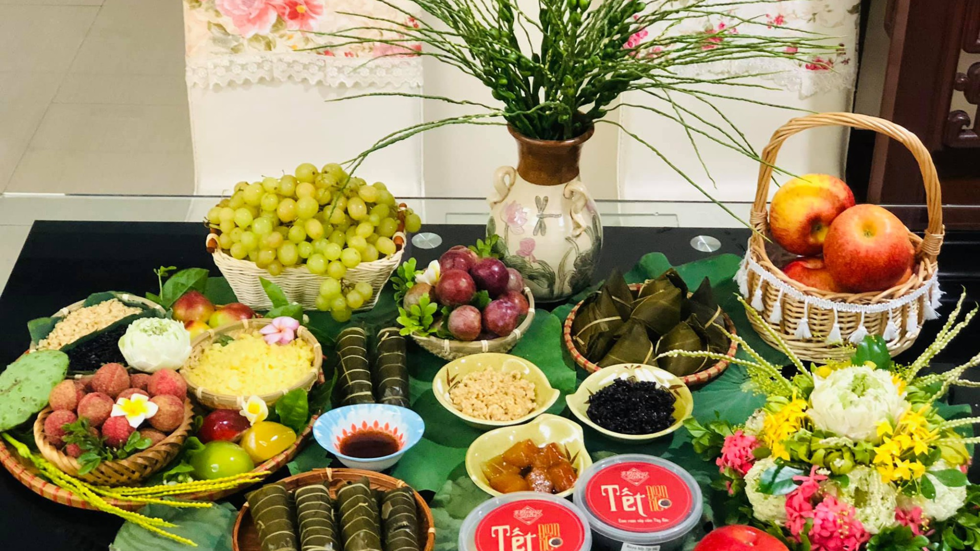 Lễ cúng Tết Đoan Ngọ được thực hiện vào ngày mùng 5 tháng 5 Âm Lịch